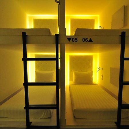 Capsule Hostel Old Batavia Джакарта Екстер'єр фото