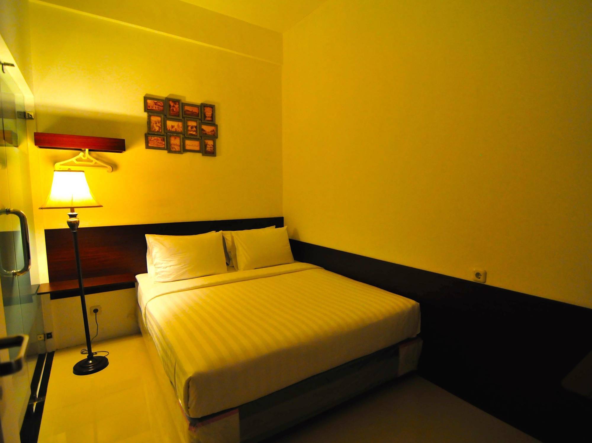 Capsule Hostel Old Batavia Джакарта Екстер'єр фото