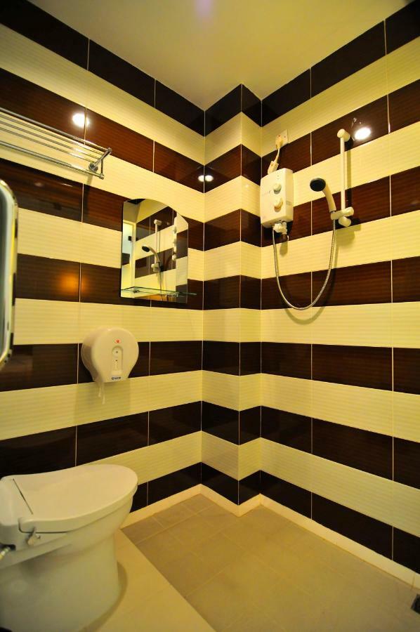 Capsule Hostel Old Batavia Джакарта Екстер'єр фото
