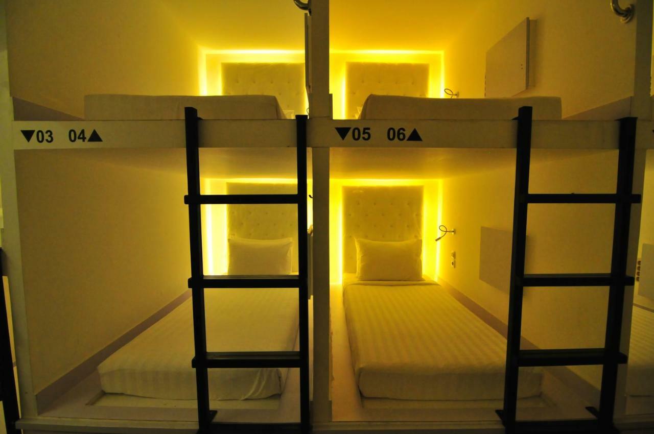Capsule Hostel Old Batavia Джакарта Екстер'єр фото