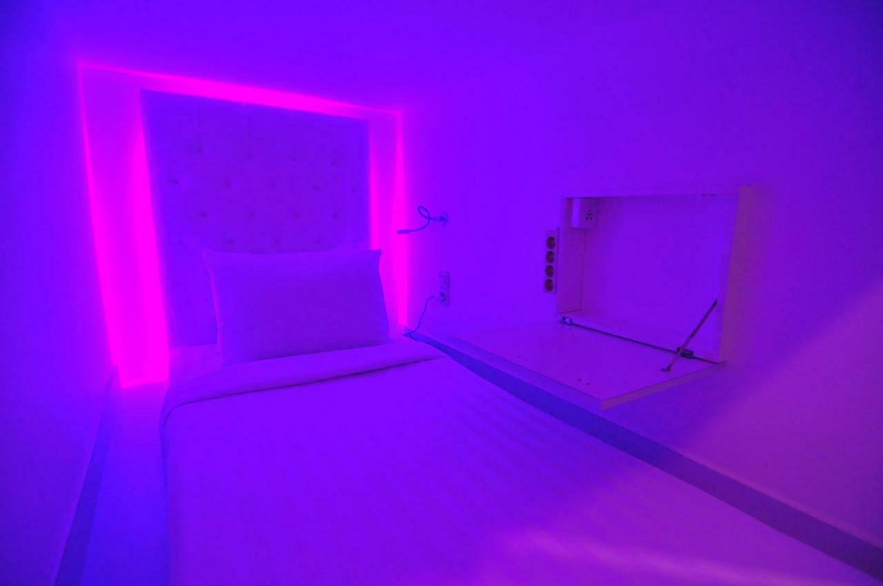 Capsule Hostel Old Batavia Джакарта Екстер'єр фото