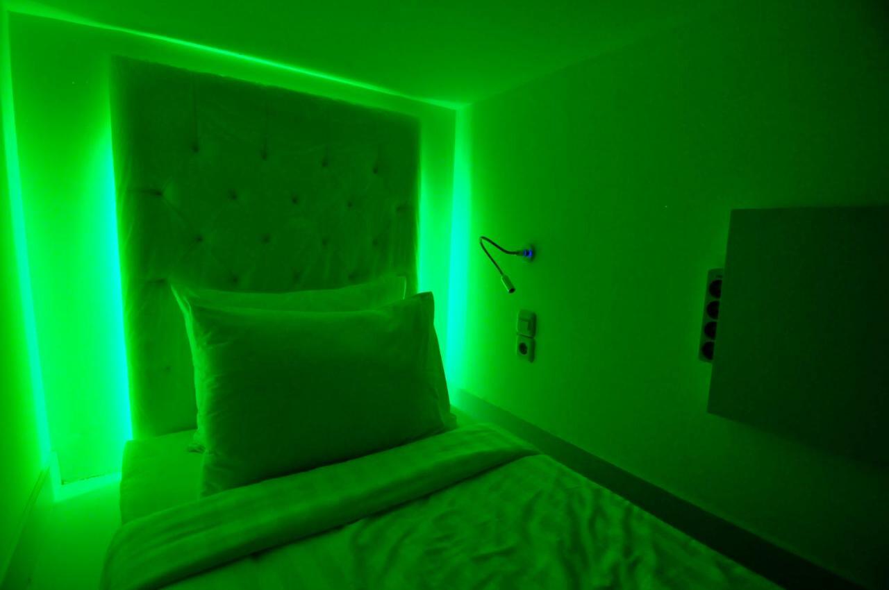 Capsule Hostel Old Batavia Джакарта Екстер'єр фото